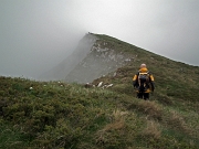 44 con nebbia che sale dal versante di Roncobello...